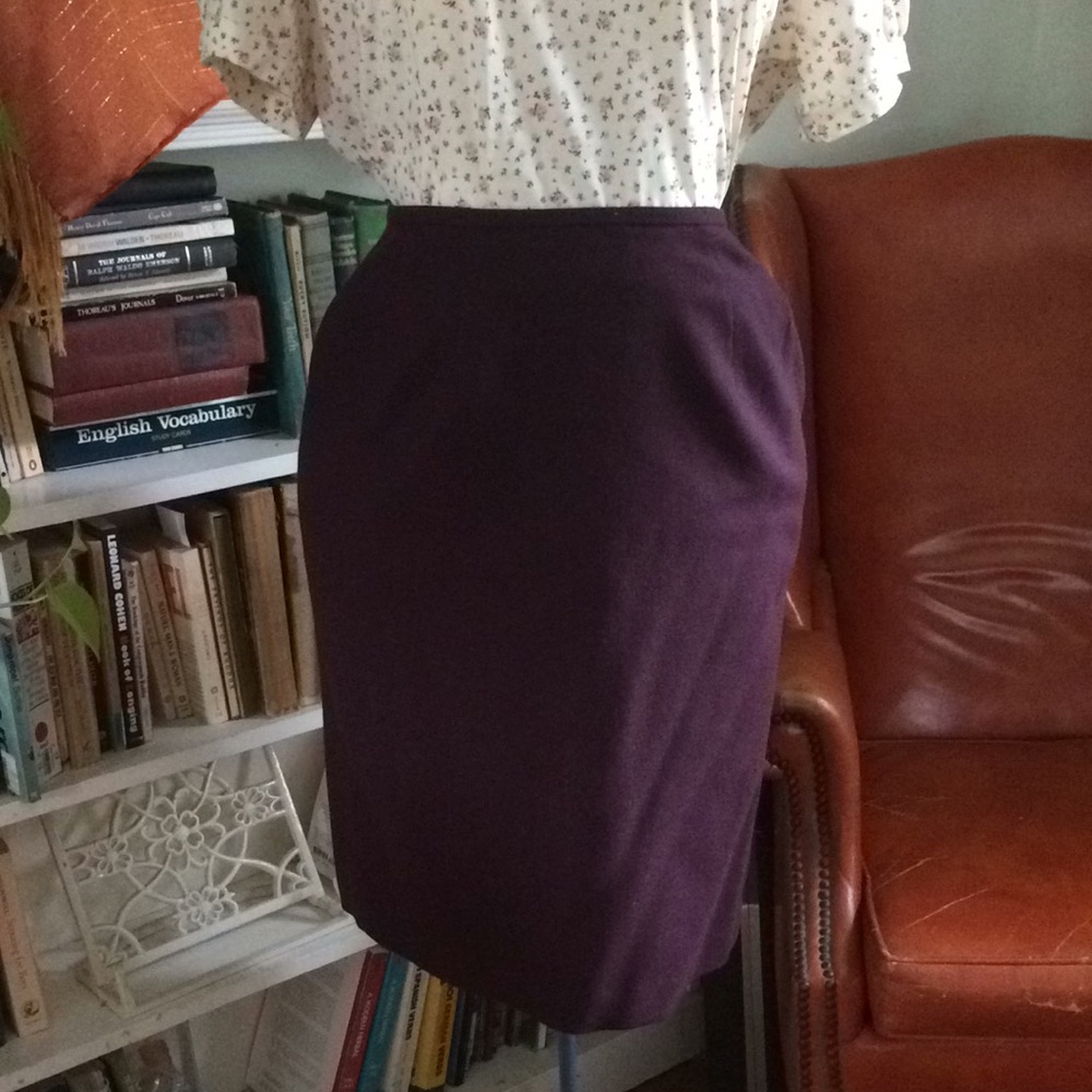 Beautiful Plum Pencil Skirt w/POCKETS